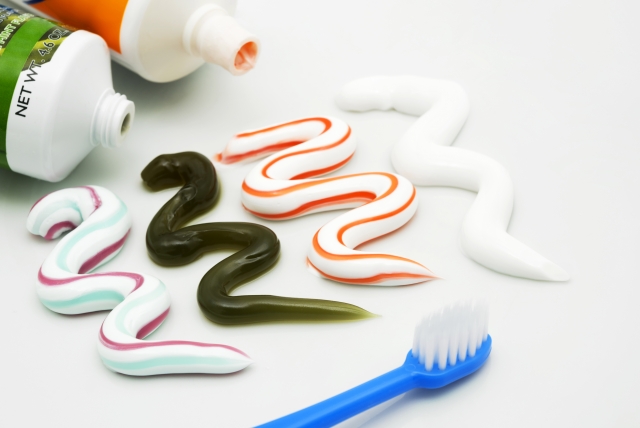 歯磨き粉は掃除に使える優れもの！風呂の頑固汚れも落とす！